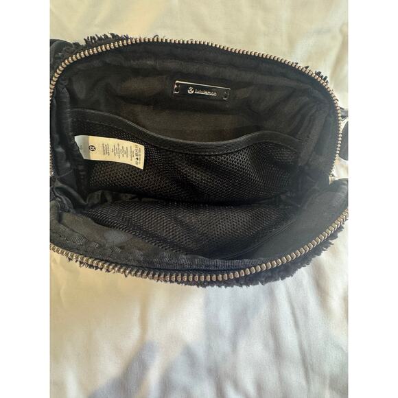 Lululemon Everywhere Fleece Belt Bag - Picture 4 of 8